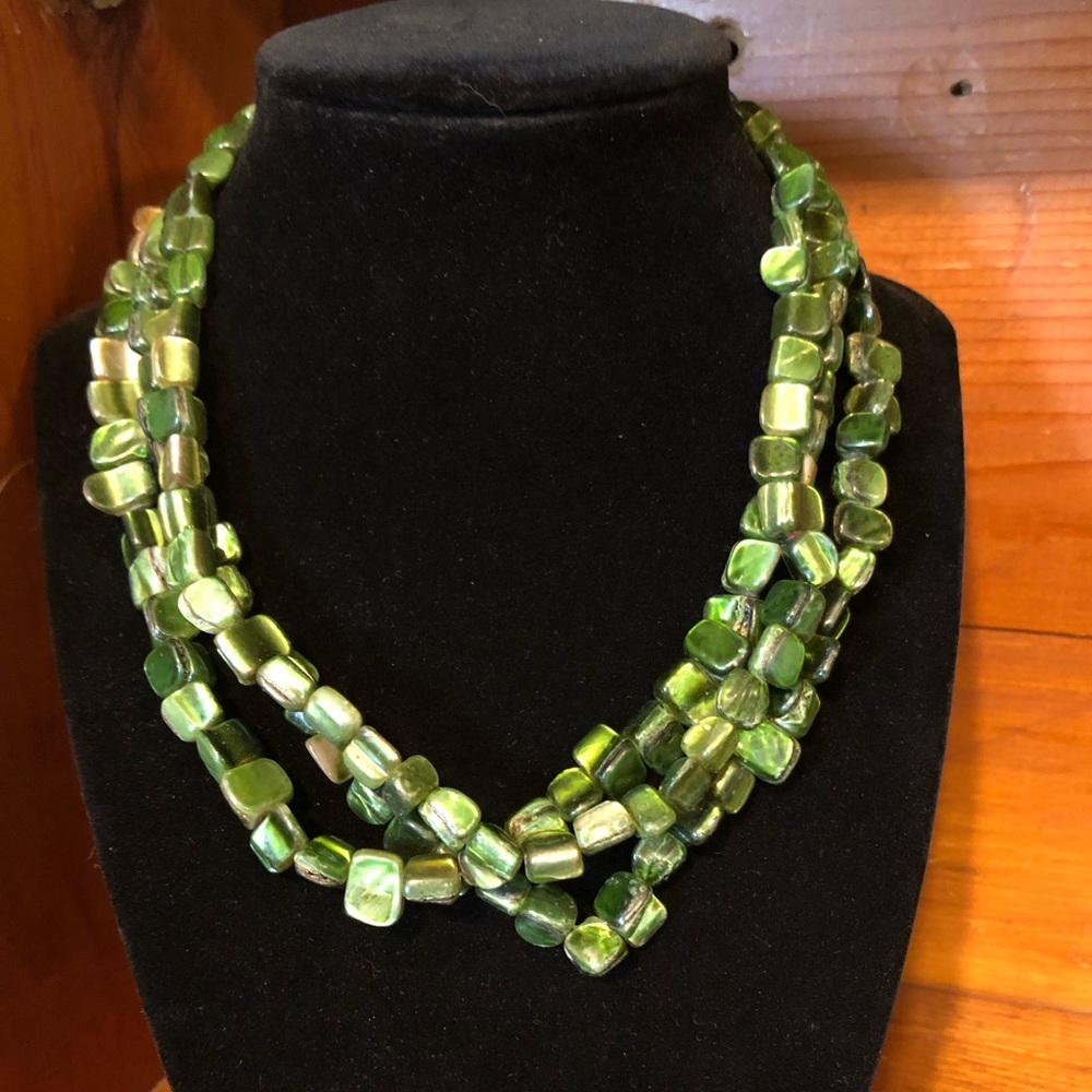 Green dyed mother of pearl necklace